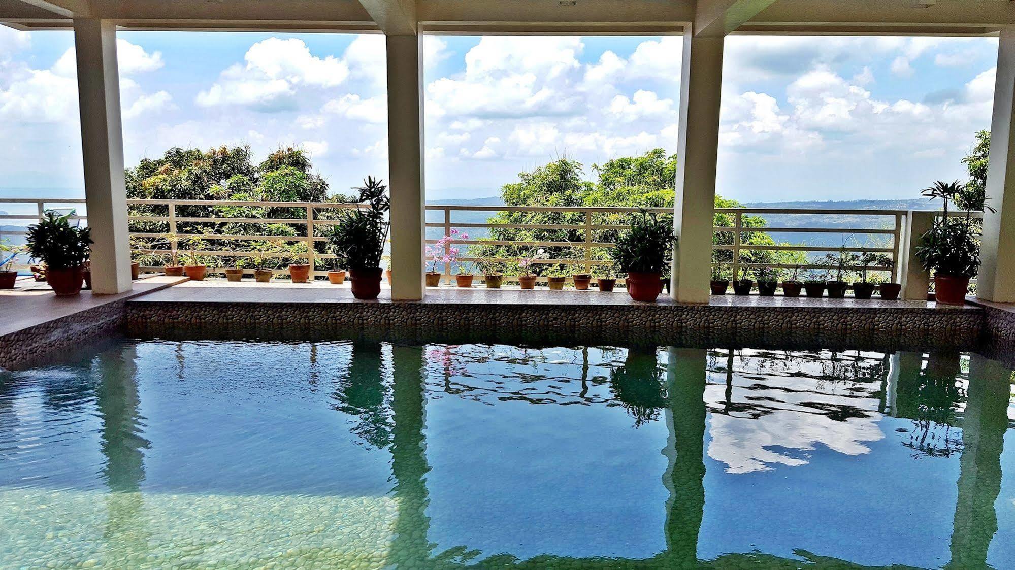 Splash Suites Hotel Tagaytay Cagayuan Ngoại thất bức ảnh