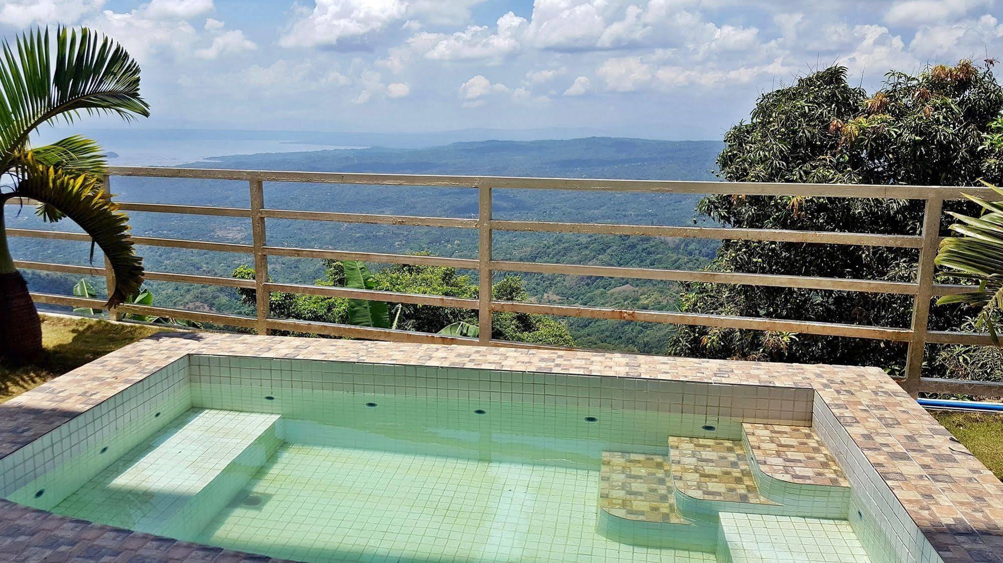 Splash Suites Hotel Tagaytay Cagayuan Ngoại thất bức ảnh