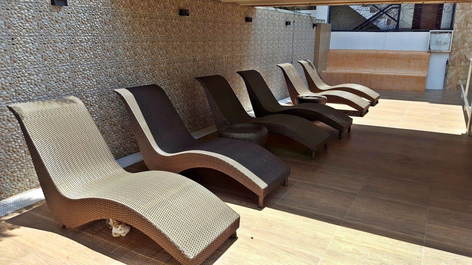 Splash Suites Hotel Tagaytay Cagayuan Ngoại thất bức ảnh