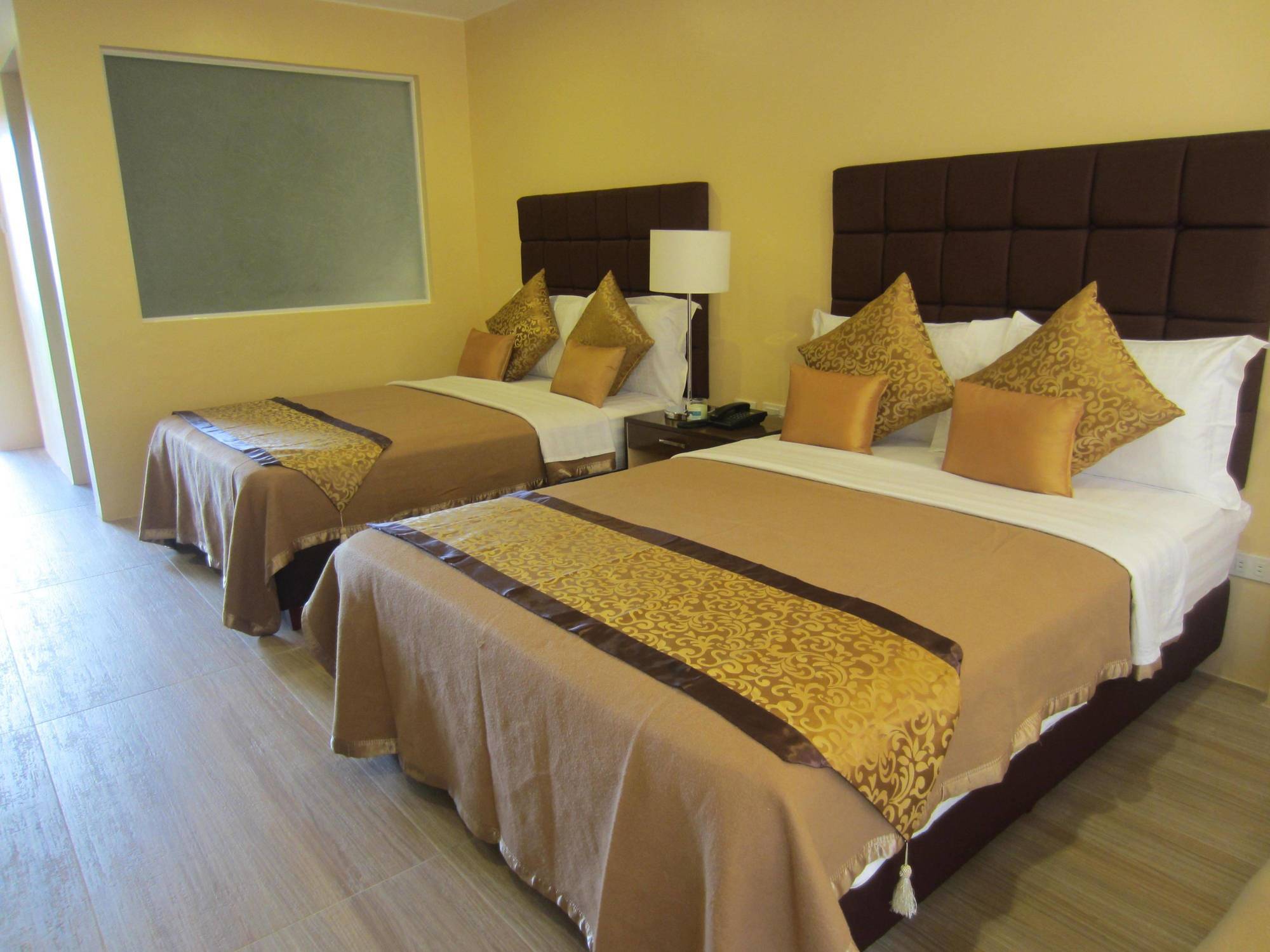 Splash Suites Hotel Tagaytay Cagayuan Ngoại thất bức ảnh